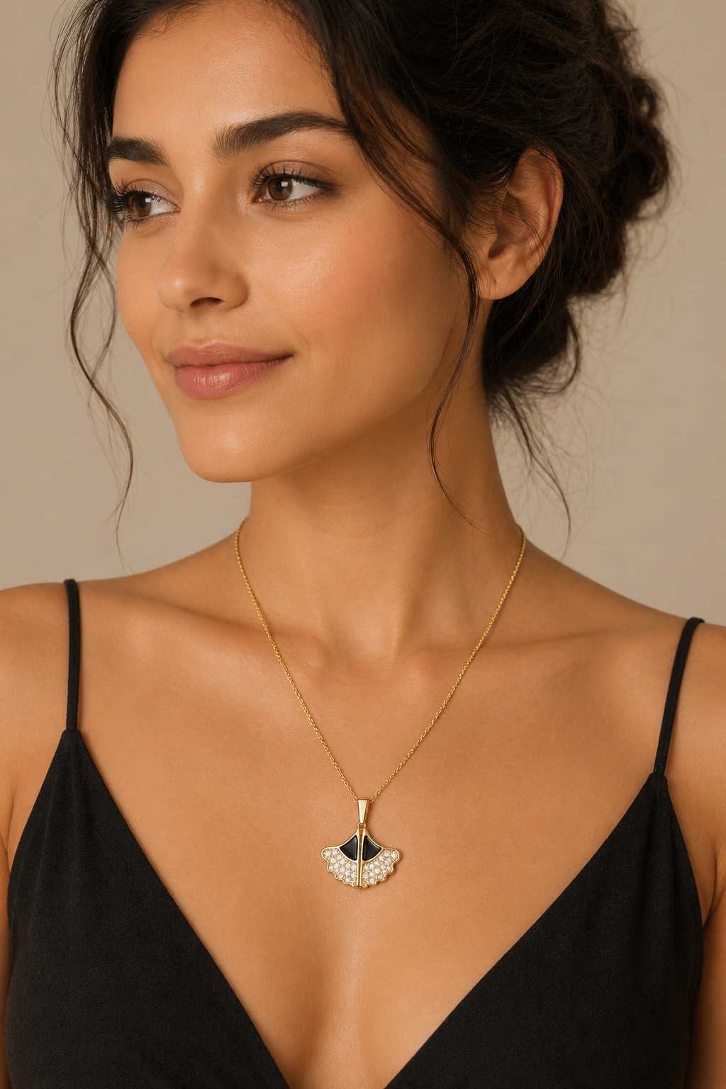 Openable Crystal Shell Pendant Necklace