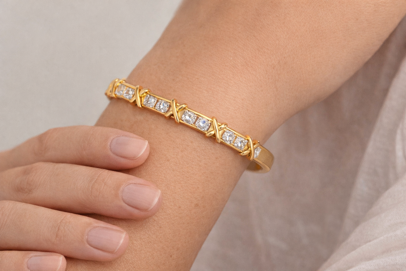 Minimal Crystal Gold Crossover Bangle